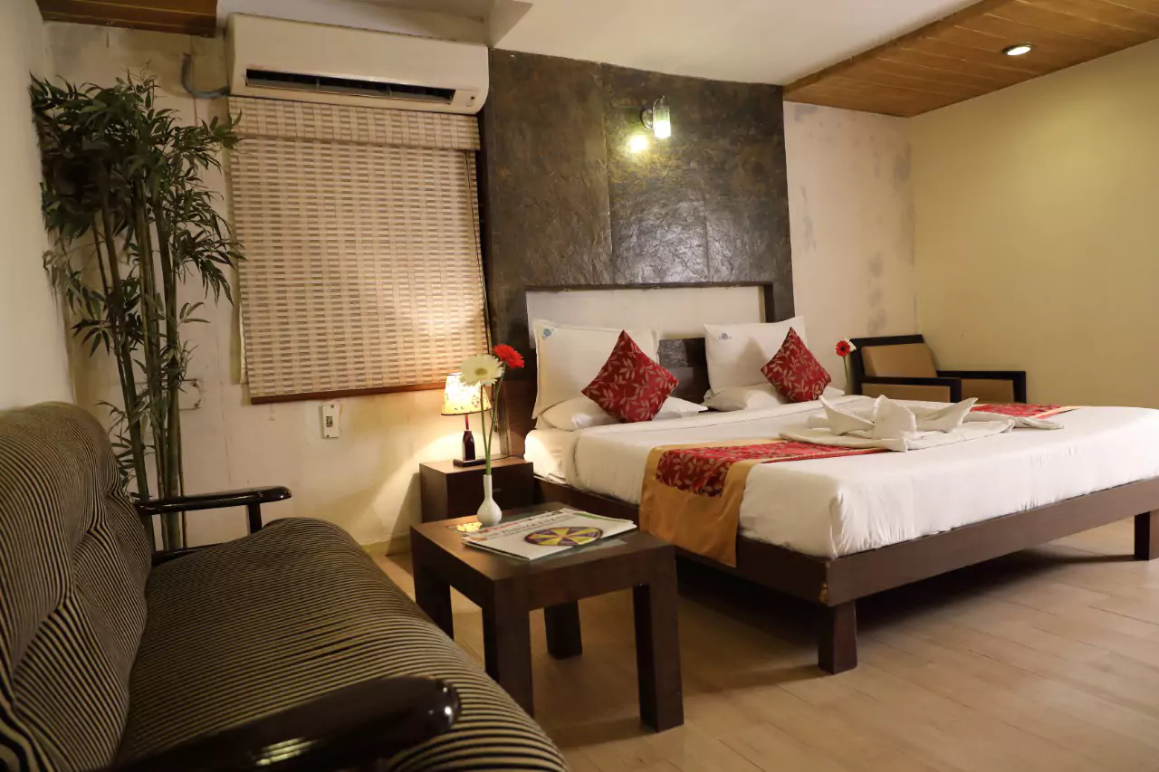 executive-deluxe2-bhimaas-temple-tree-hotel