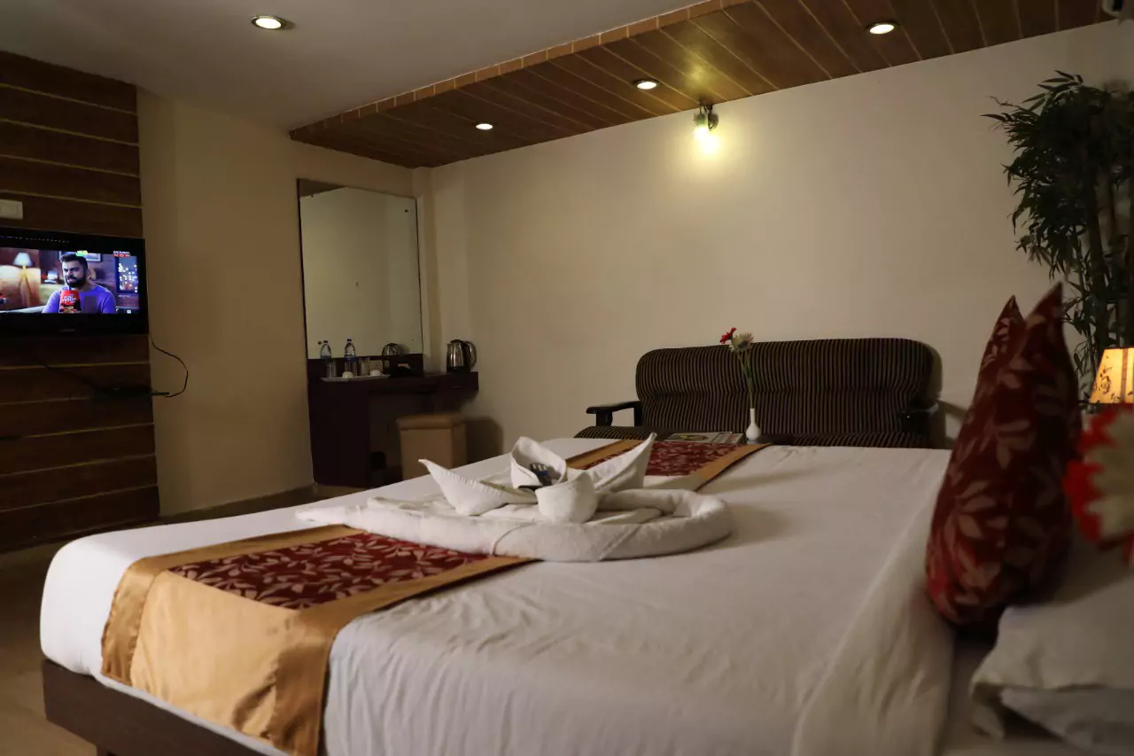 executive-deluxe4-bhimaas-temple-tree-hotel